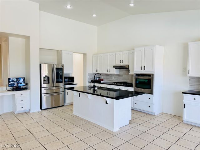 2547 Serenity Hollow Drive, Henderson, NV 89052