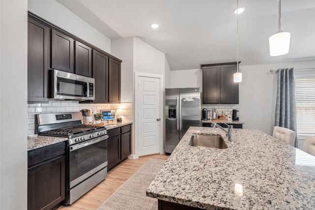26175 Ethereal Road, La Marque, TX 77568