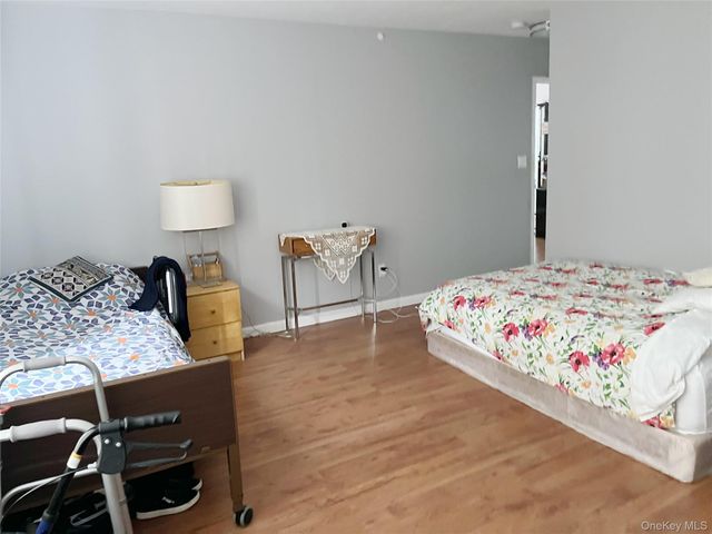 10 Canterbury Road 1B, Great Neck, NY 11021