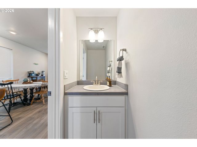 4132 E LABISH Ln, Newberg, OR 97132