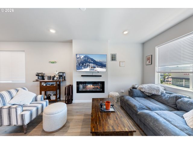 4132 E LABISH Ln, Newberg, OR 97132