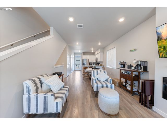 4132 E LABISH Ln, Newberg, OR 97132
