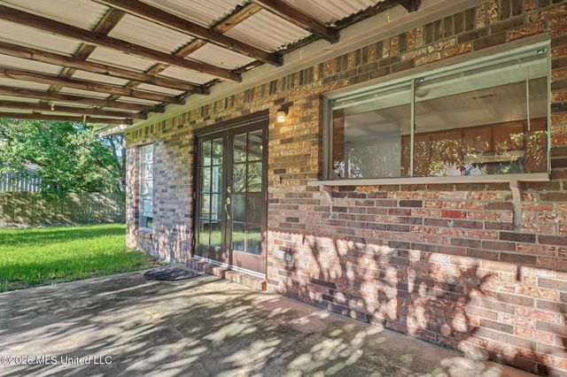 2821 Lawnwood Drive, Ocean Springs, MS 39564