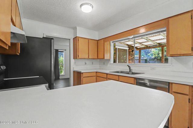 2821 Lawnwood Drive, Ocean Springs, MS 39564