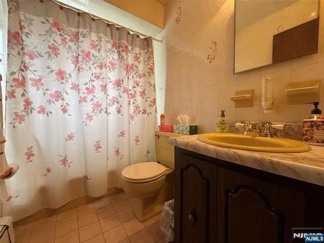 2457 8th Street, Fort Lee, NJ 07024