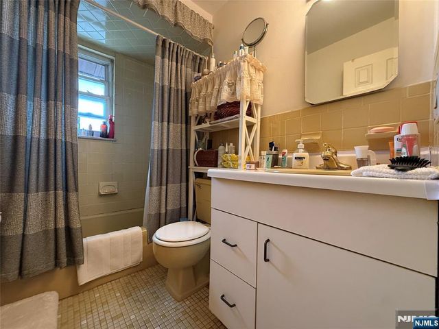 2457 8th Street, Fort Lee, NJ 07024