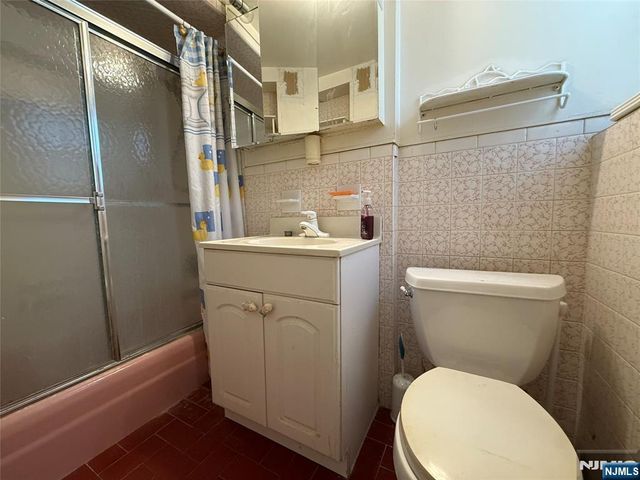 2457 8th Street, Fort Lee, NJ 07024