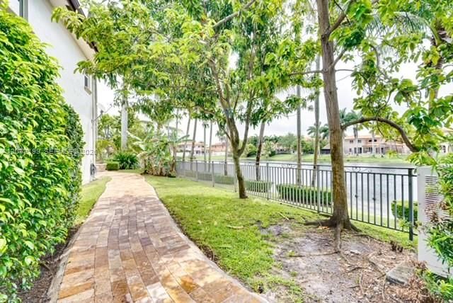 15763 NW 80th Ave, Miami Lakes, FL 33016