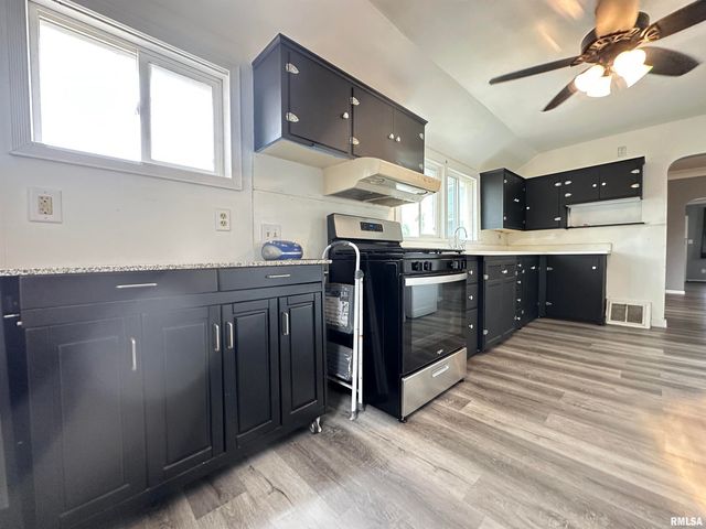 504 CATHERINE Street, Pekin, IL 61554