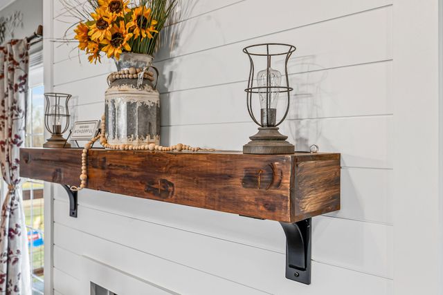 2175 Jim Taylor Rd, Woodlawn, TN 37191