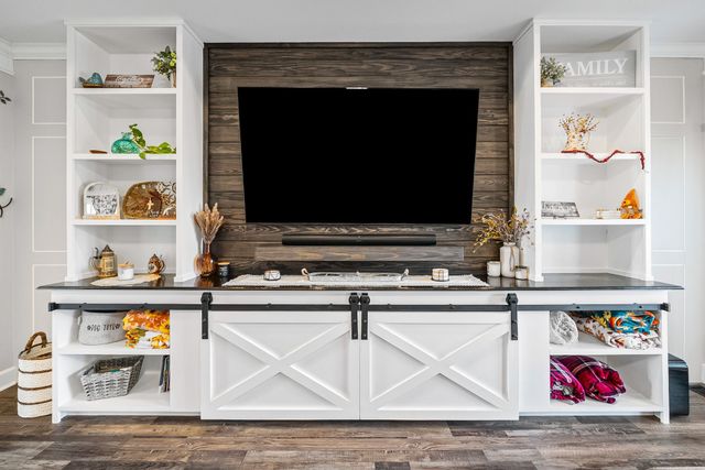 2175 Jim Taylor Rd, Woodlawn, TN 37191