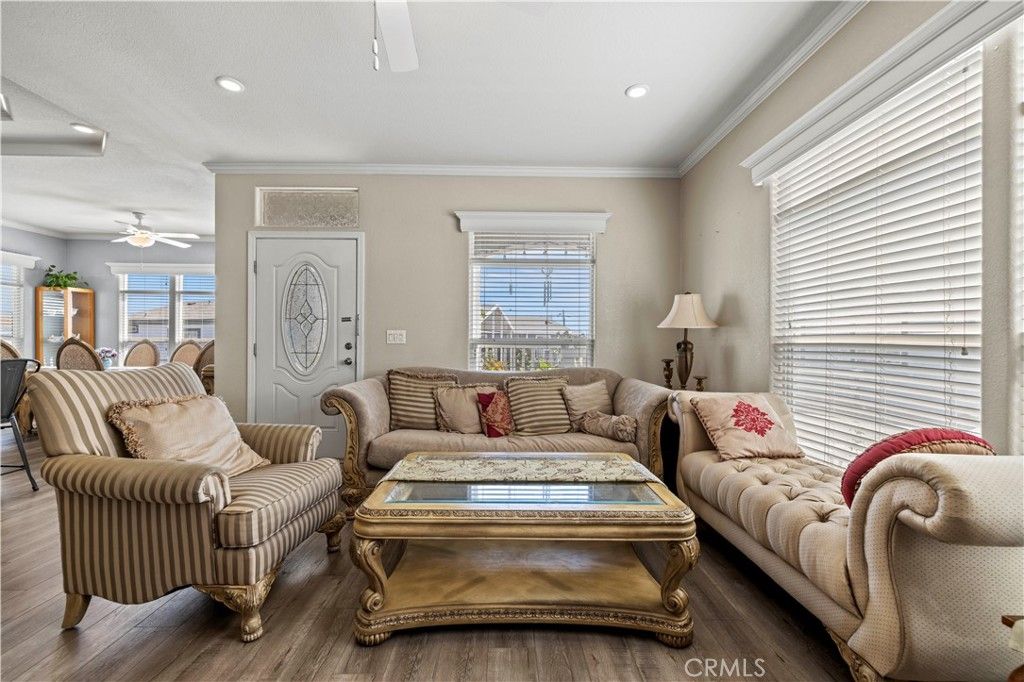 Image 13 of property listing at 21 Walnut Via, Anaheim, CA 92801