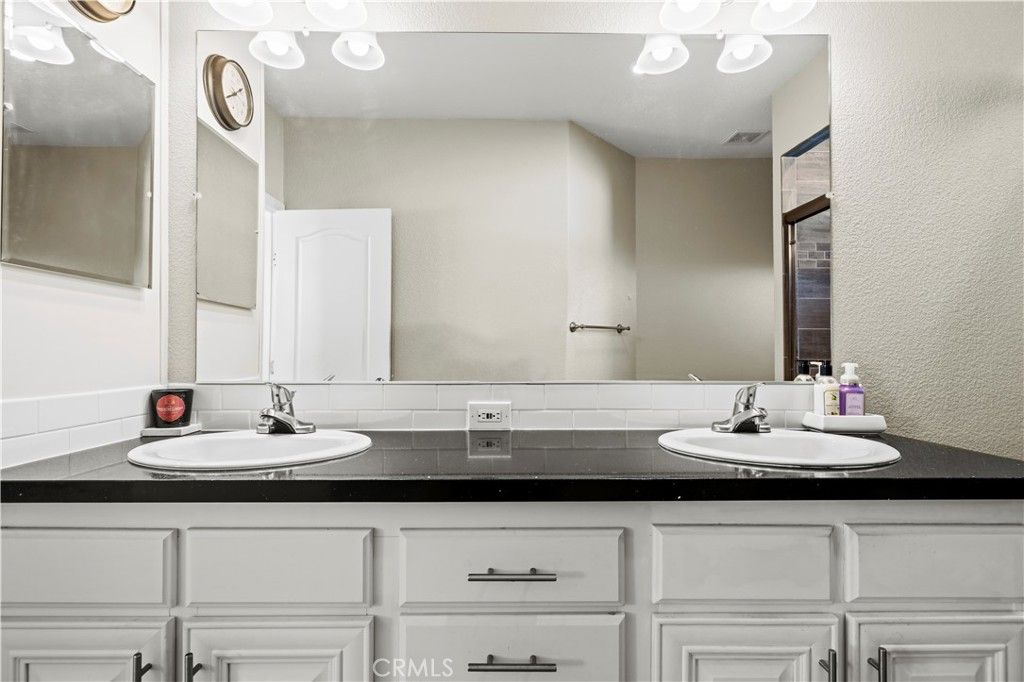Image 23 of property listing at 21 Walnut Via, Anaheim, CA 92801