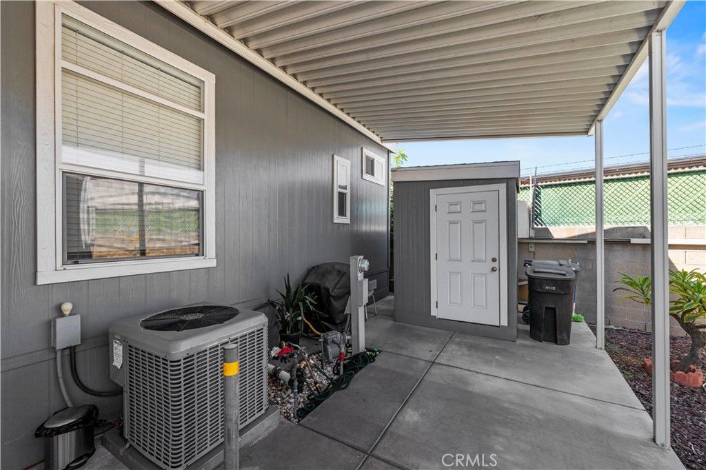 Image 33 of property listing at 21 Walnut Via, Anaheim, CA 92801