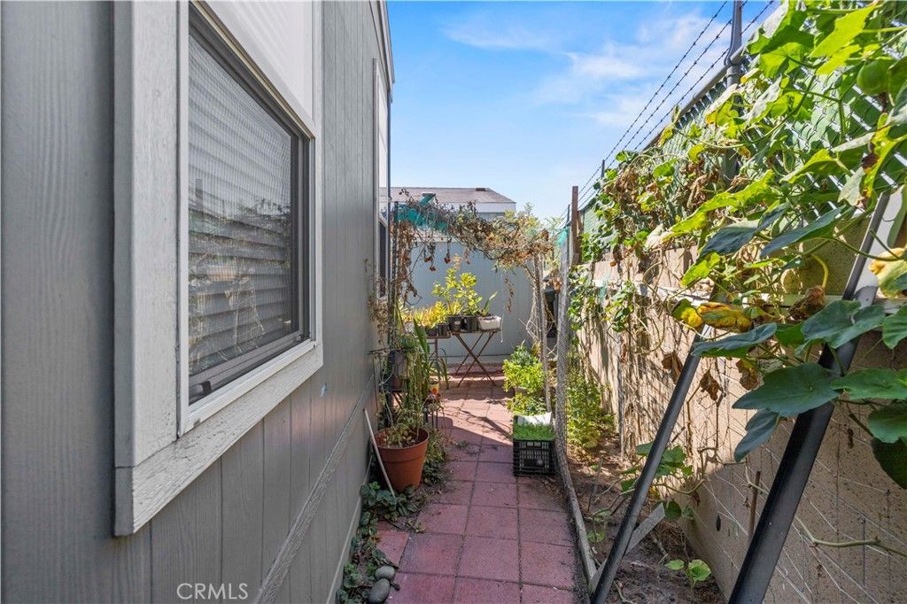 Image 34 of property listing at 21 Walnut Via, Anaheim, CA 92801