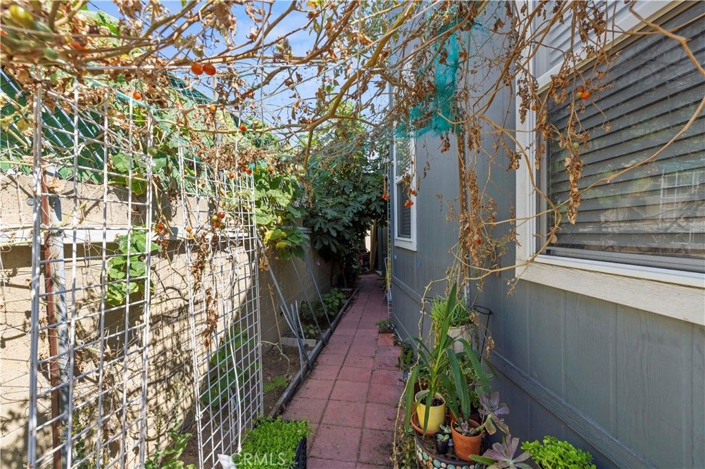 Image 35 of property listing at 21 Walnut Via, Anaheim, CA 92801