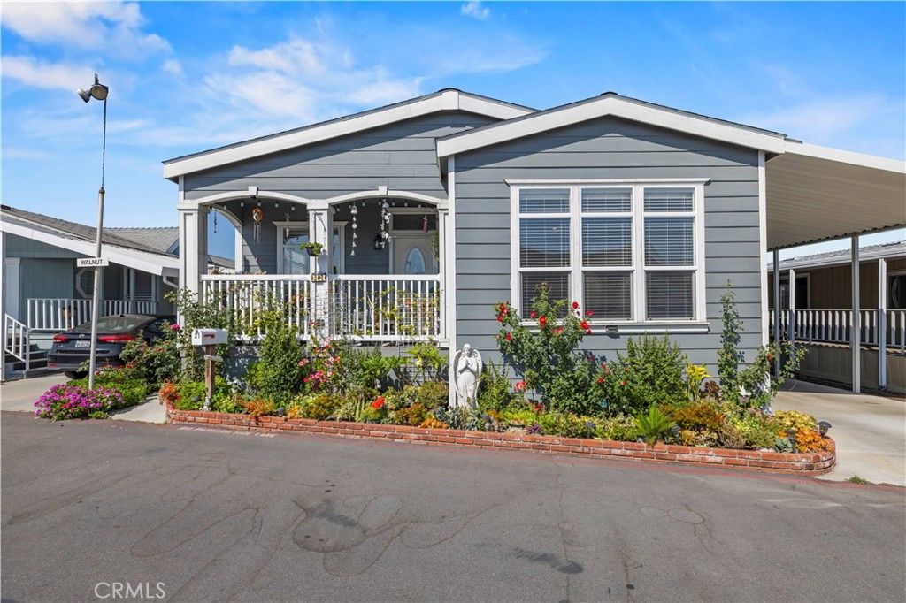Image 36 of property listing at 21 Walnut Via, Anaheim, CA 92801