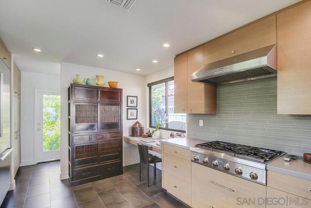 2111 Mergho Impasse, San Diego, CA 92110