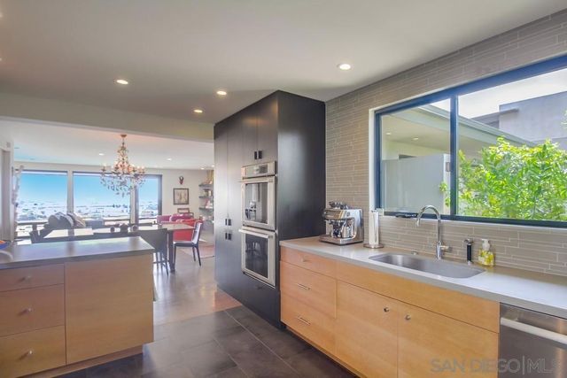 2111 Mergho Impasse, San Diego, CA 92110