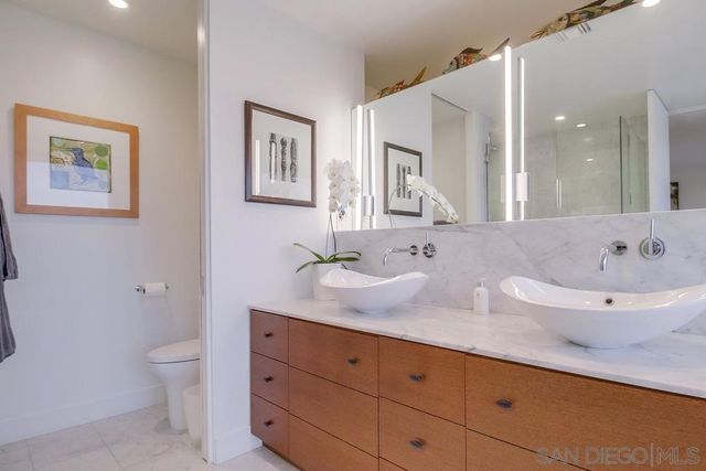 2111 Mergho Impasse, San Diego, CA 92110