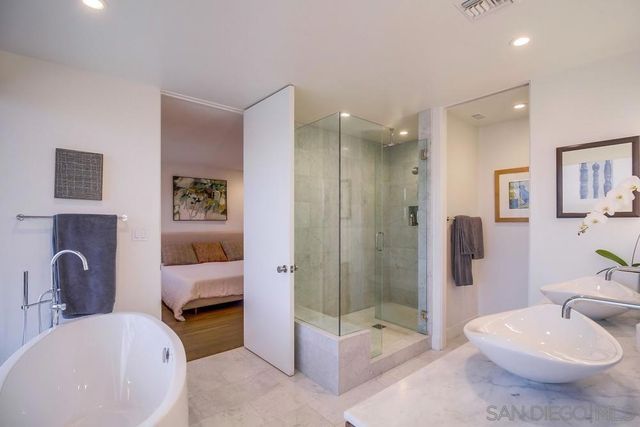 2111 Mergho Impasse, San Diego, CA 92110