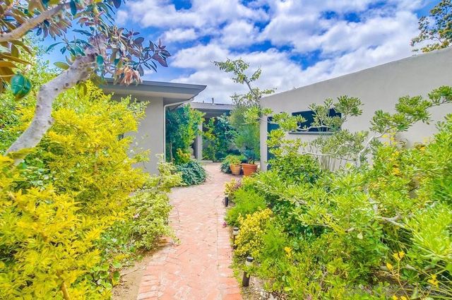 2111 Mergho Impasse, San Diego, CA 92110
