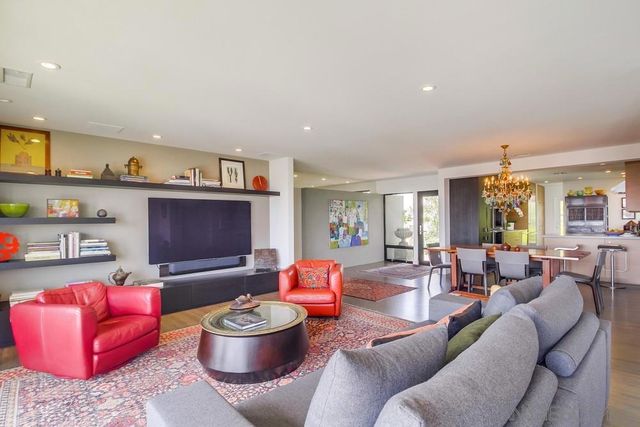 2111 Mergho Impasse, San Diego, CA 92110