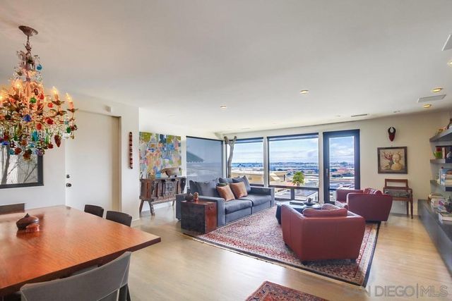 2111 Mergho Impasse, San Diego, CA 92110