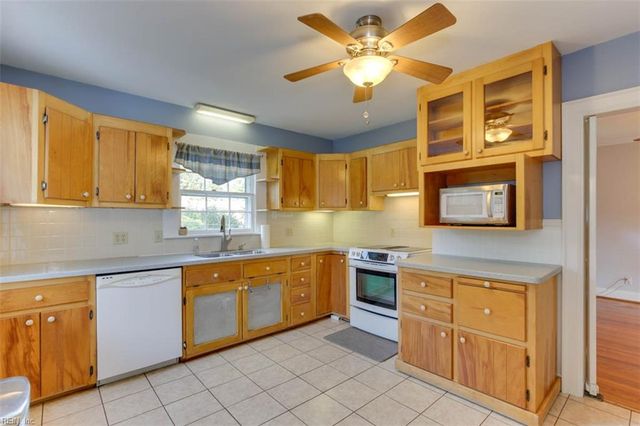 512 Kemp LN, Chesapeake, VA 23325