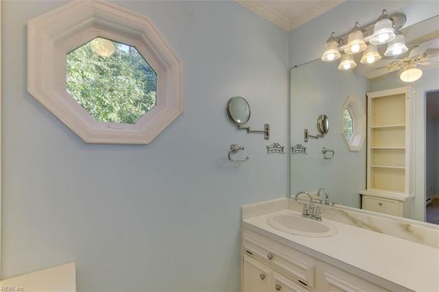 512 Kemp LN, Chesapeake, VA 23325