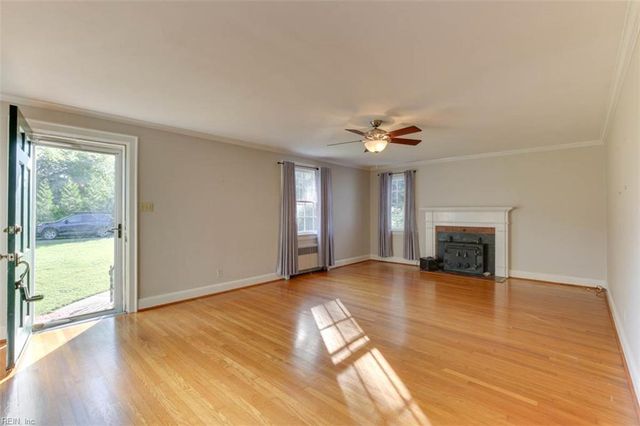 512 Kemp LN, Chesapeake, VA 23325