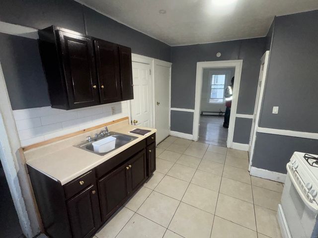 3 Pawtucket Street, Hartford, CT 06114