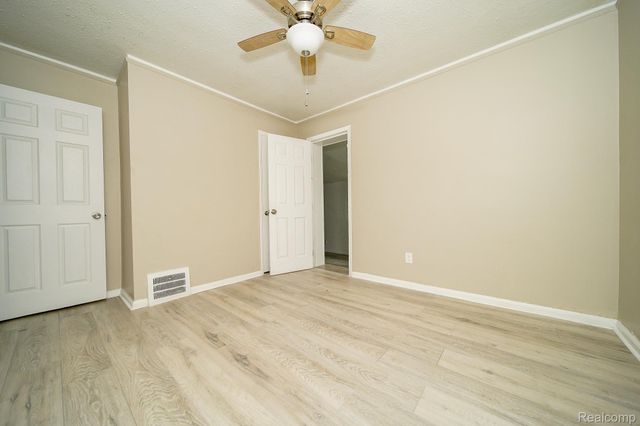 19469 Whitcomb Street, Detroit, MI 48235