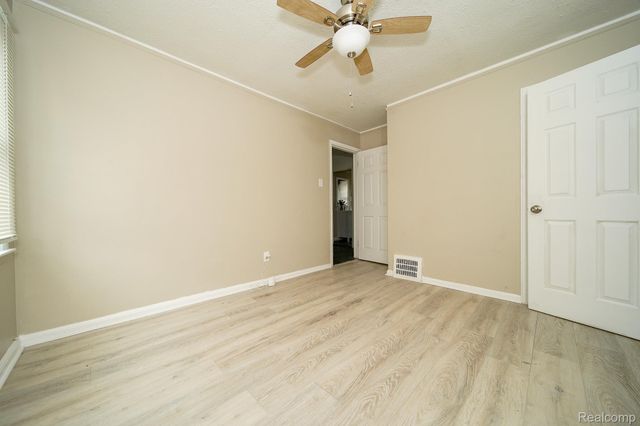 19469 Whitcomb Street, Detroit, MI 48235
