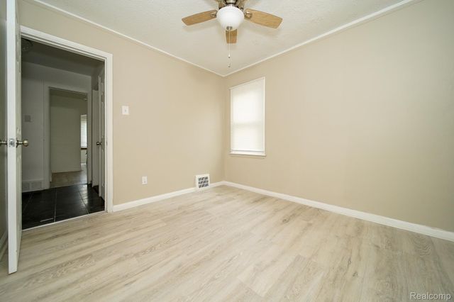 19469 Whitcomb Street, Detroit, MI 48235