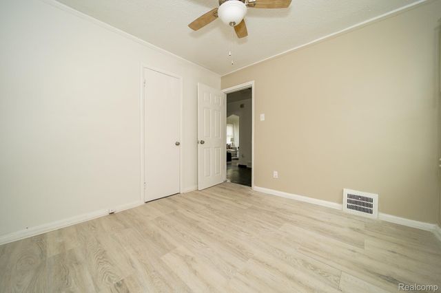19469 Whitcomb Street, Detroit, MI 48235