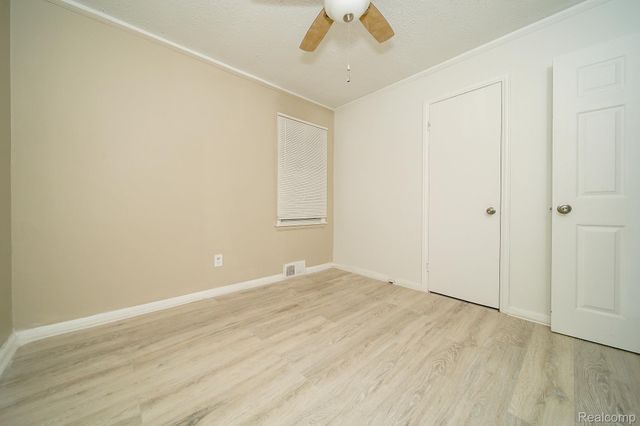 19469 Whitcomb Street, Detroit, MI 48235