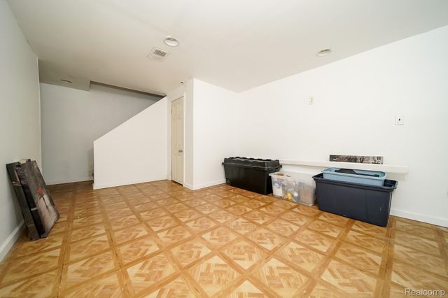19469 Whitcomb Street, Detroit, MI 48235