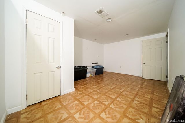 19469 Whitcomb Street, Detroit, MI 48235