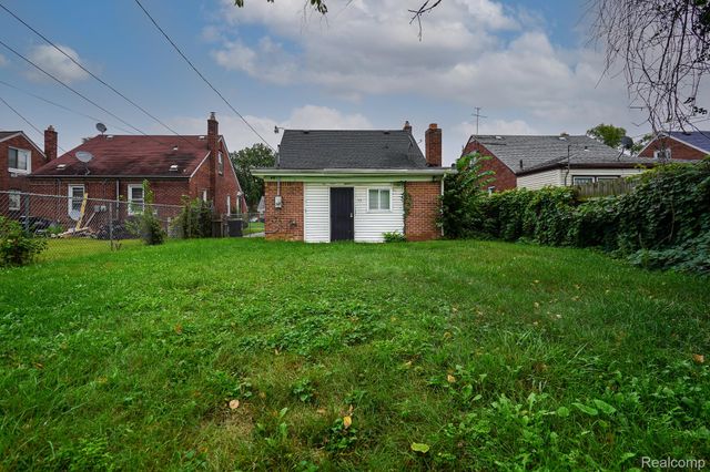 19469 Whitcomb Street, Detroit, MI 48235