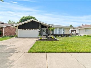 9526 S Kilbourn Avenue, Oak Lawn, IL 60453