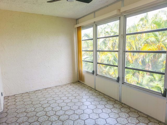 24 Abbey Lane 301, Delray Beach, FL 33446