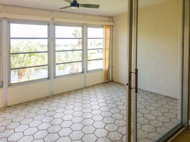 24 Abbey Lane 301, Delray Beach, FL 33446
