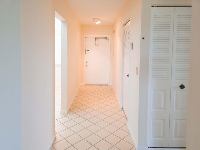 24 Abbey Lane 301, Delray Beach, FL 33446