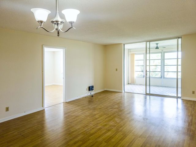 24 Abbey Lane 301, Delray Beach, FL 33446