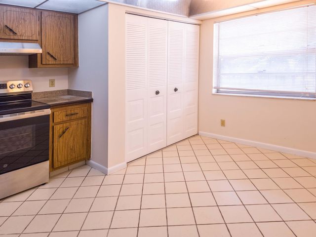 24 Abbey Lane 301, Delray Beach, FL 33446