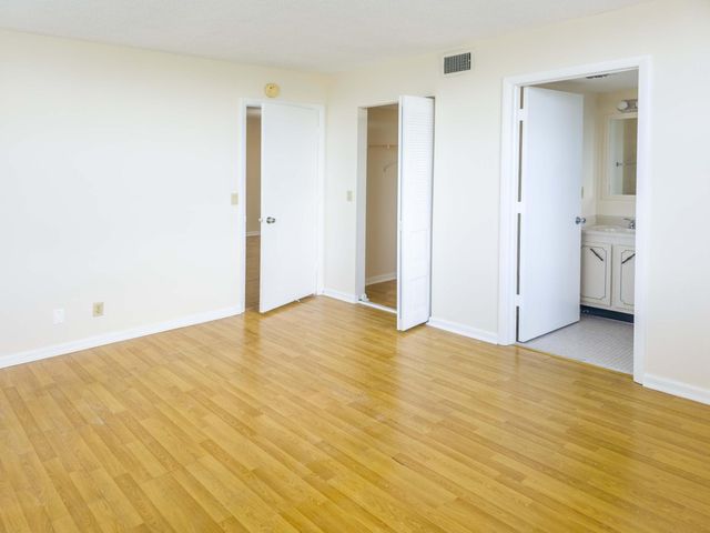 24 Abbey Lane 301, Delray Beach, FL 33446