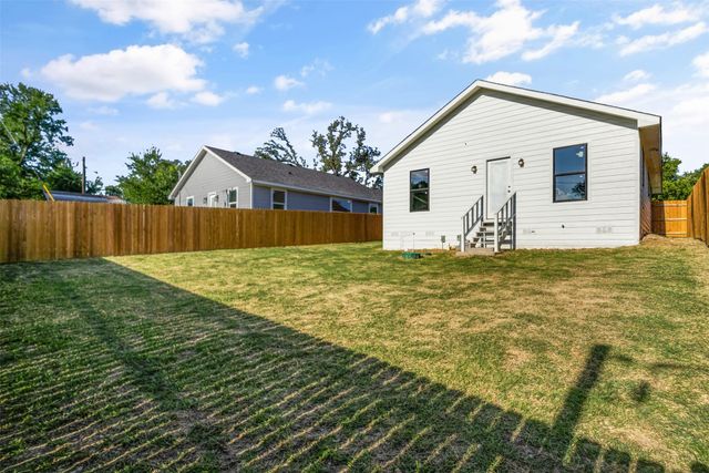 5702 Arkansas Trail, Granbury, TX 76048