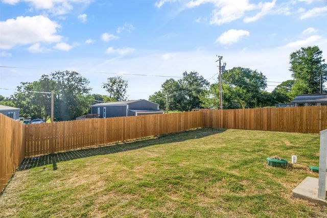 5702 Arkansas Trail, Granbury, TX 76048