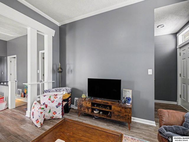 2336 S 10 Street, Omaha, NE 68108